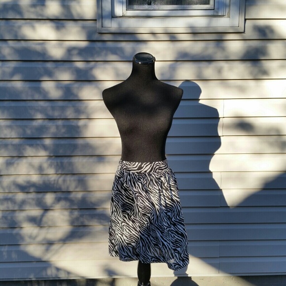 BANANA REPUBLIC ZEBRA PRINT SKIRT - Picture 1 of 1