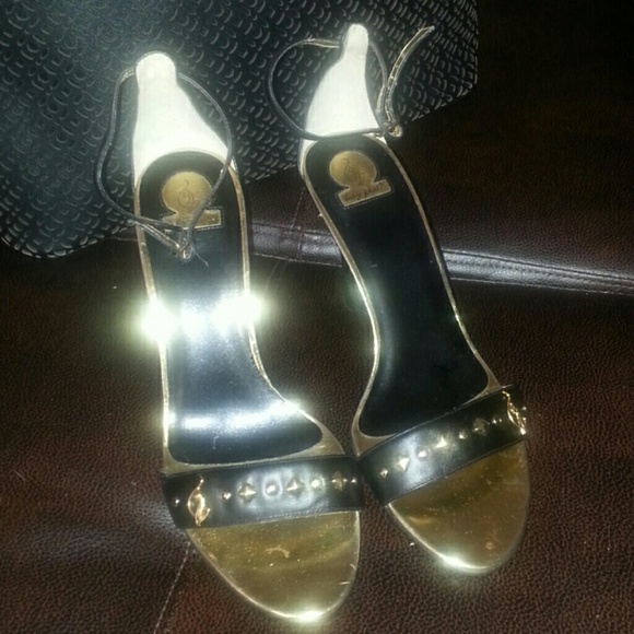 Black wedges