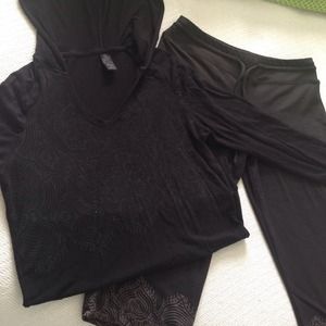 Matching top/bottom yoga wear