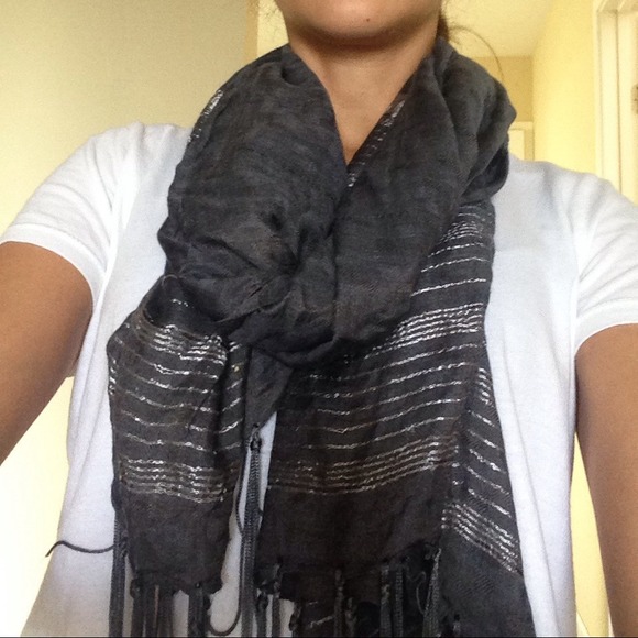 Gray/silver scarf