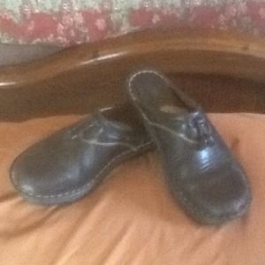 Born black slides/clogs