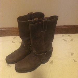 12 inch FRYE Harness boot size 6 12 inch FRYE Harness boot size 6