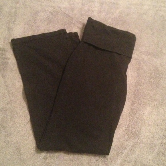 All black yoga pants