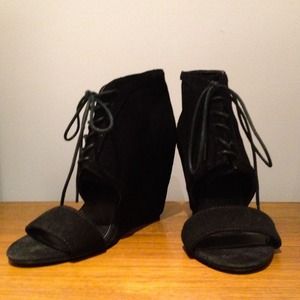 Steve Madden Barakuda Black Suede Laceup Wedge 7.5
