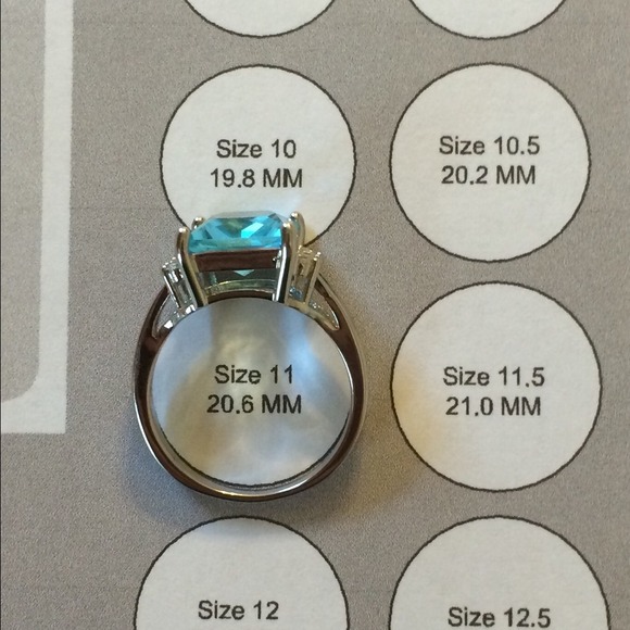 Fashion Ring w/blue stone - Picture 3 of 3