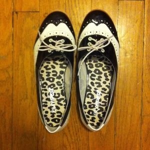 Black and white oxford flats