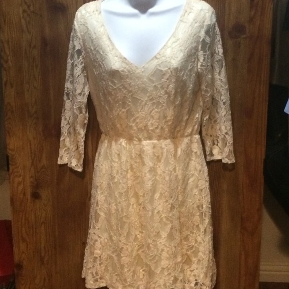 Casual Cream Color Short. Dress -CLOSET CLOSE OUT-