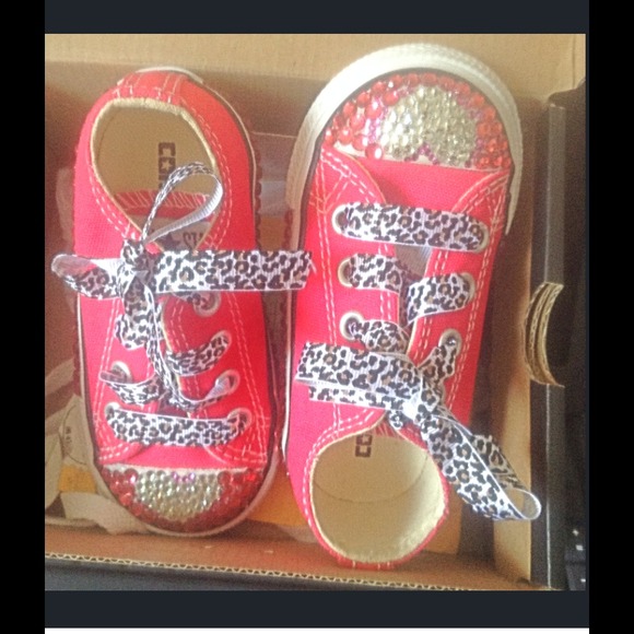 Custom bling 💎 Pink Converse size 5 infants