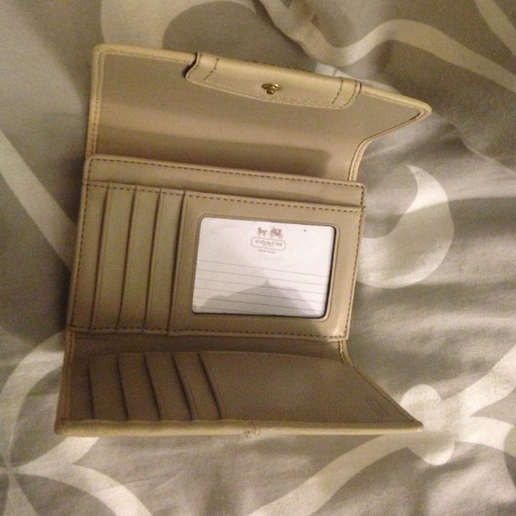 💜 Coach Off-white Small Wallet - Picture 3 of 3