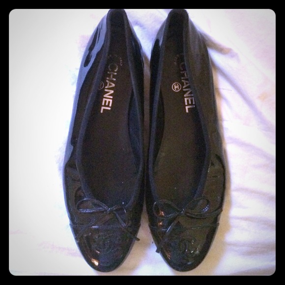 CHANEL BLACK PATENT BALLET SHOES