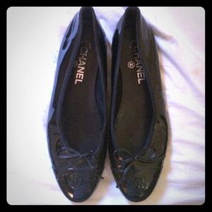 CHANEL BLACK PATENT BALLET SHOES