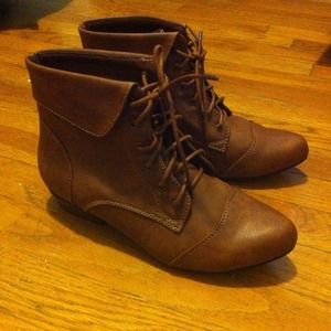 XSOLDX Brown lace up ankle boots