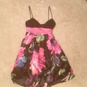 Cute dress never worn and without tags.