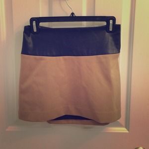 🎉HOST PICK 11/14 🎉Express mini skirt :)