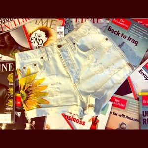 NWT 🌻LF Carmar Highwaisted Sunflower Shorts🌻