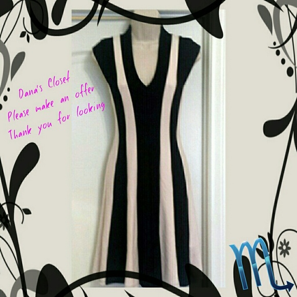 V-neck sleeveless dress