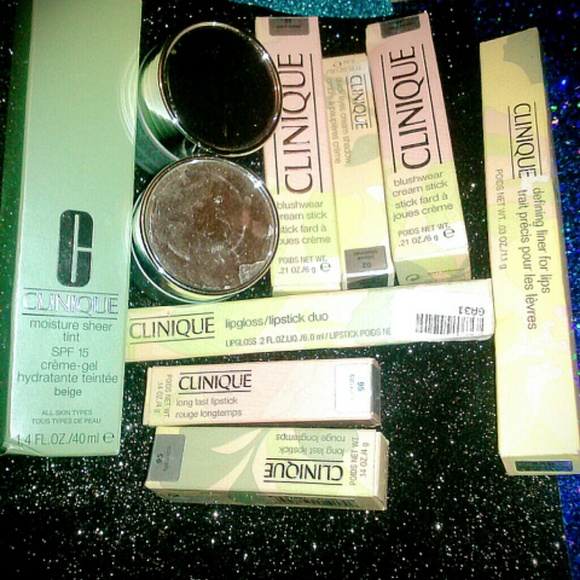 SOLD. .CLINIQUE bundle trade value 150 - Picture 1 of 1