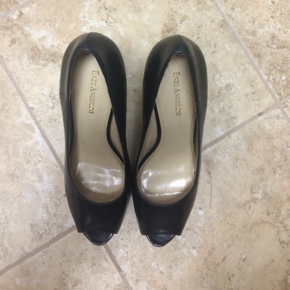 Stunning Stacked Platform Pumps - Picture 3 of 3