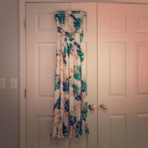 Only worn once. Perfect honeymoon dress