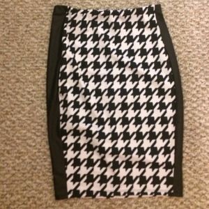 NWOT High waisted houndstooth skirt