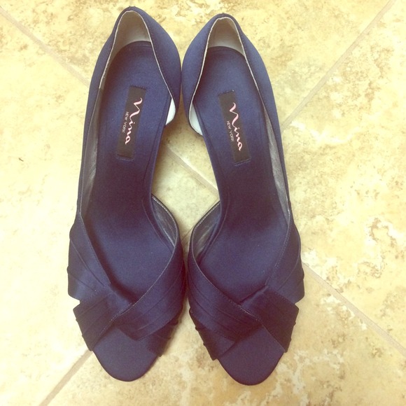 "Culver d'Orsay" navy kitten toe pump