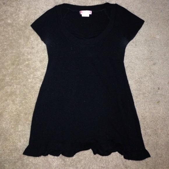 Black Pullover Lightweight Sweater/Blouse