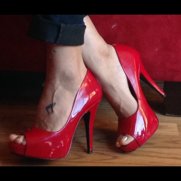 Jessica Simpson red pumps size 7 super cute!