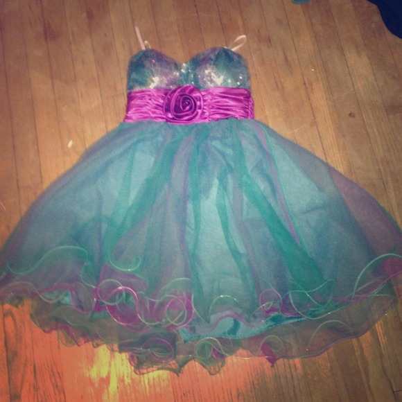 A prom cocktail short dress