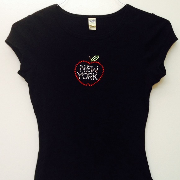 New York black tee