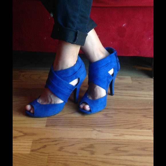 Very cute suede royal blue heels! Size 7