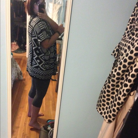 Aztec / geometric cardigan. - Picture 3 of 4