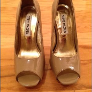 Taupe patent leather peep to pumps