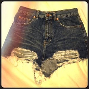 TOPSHOP HIGH WAISTED DENIM SHORTS