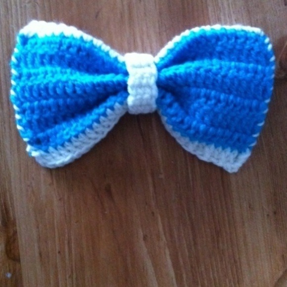 Crotchets Blue&White Bow (6-7in)