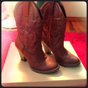 Brown cowboy/western boots
