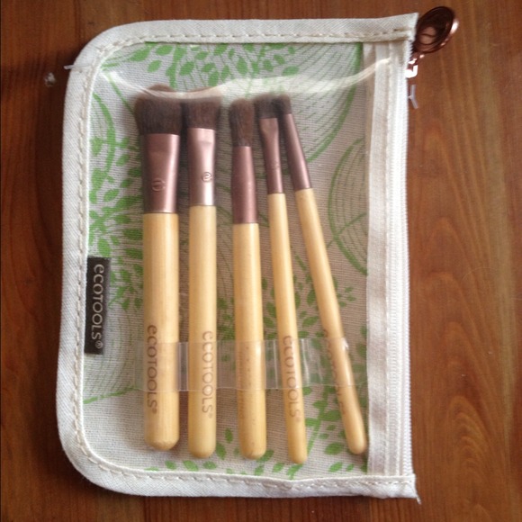Travel Eyeshadow Brushes - Picture 3 of 3