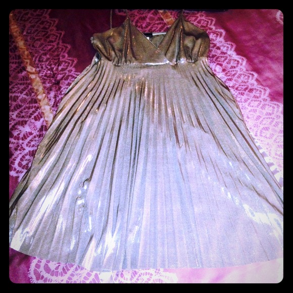 !Fun and flirty metallic dress!!
