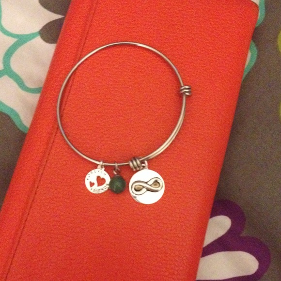 A look alike Alex & Ani's