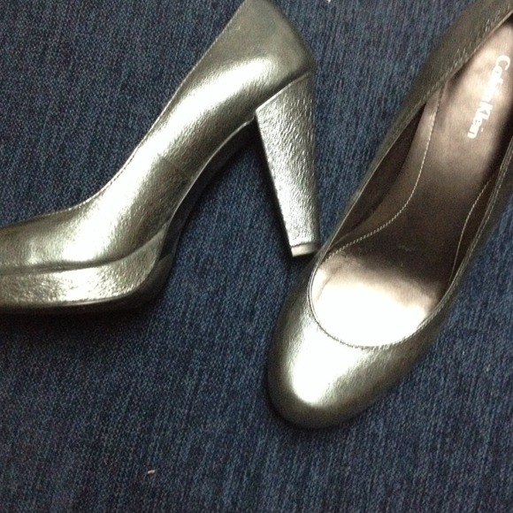 Calvin klien heels pumps silver size 8 - Picture 2 of 2