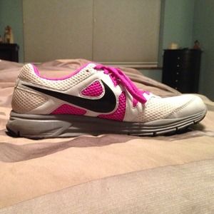Nike Women's LunarFly 3- size 9.5