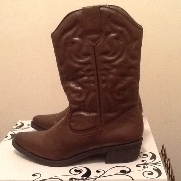 *NWT/NWB* Brown Rampage Boot $45 obo