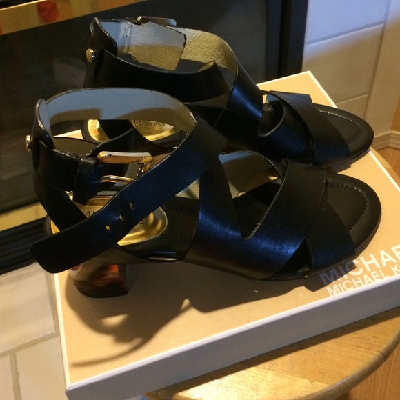 Michael Kors Leather Open Toe Black Sandal - Picture 2 of 4