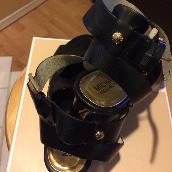 Michael Kors Leather Open Toe Black Sandal - Picture 4 of 4