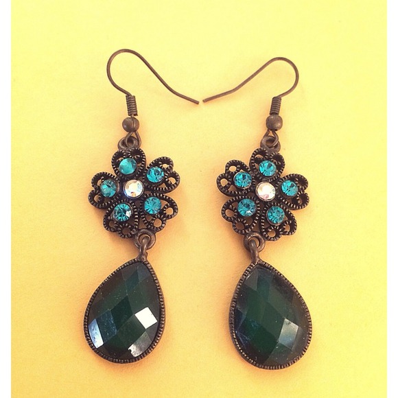 Retro Floral Earrings - Picture 2 of 2