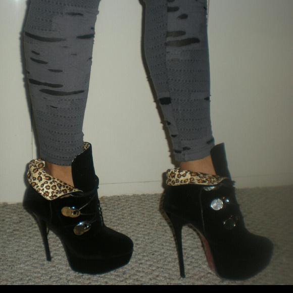 SOLD!!**SOLD!!**PLATFORM HEELS BOOTS - SIZE 8..NEW - Picture 3 of 4