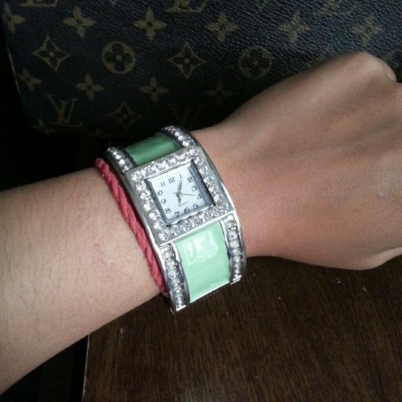 $6pypl: NEW-Mint wrist cuff watch