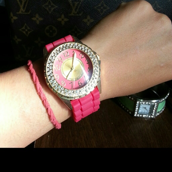 $5pypl: NEW-Red wrist watch