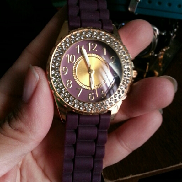 $5pypl: NEW-Purple wrist watch : FREE S&H