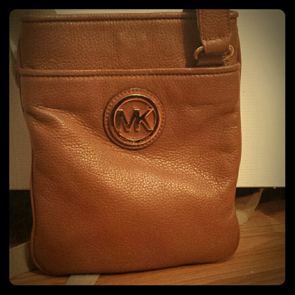 *REDUCED* Authentic Michael Kors Crossbody