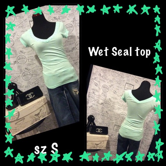 🚫sold🚫 Adorable bling vneck sz S